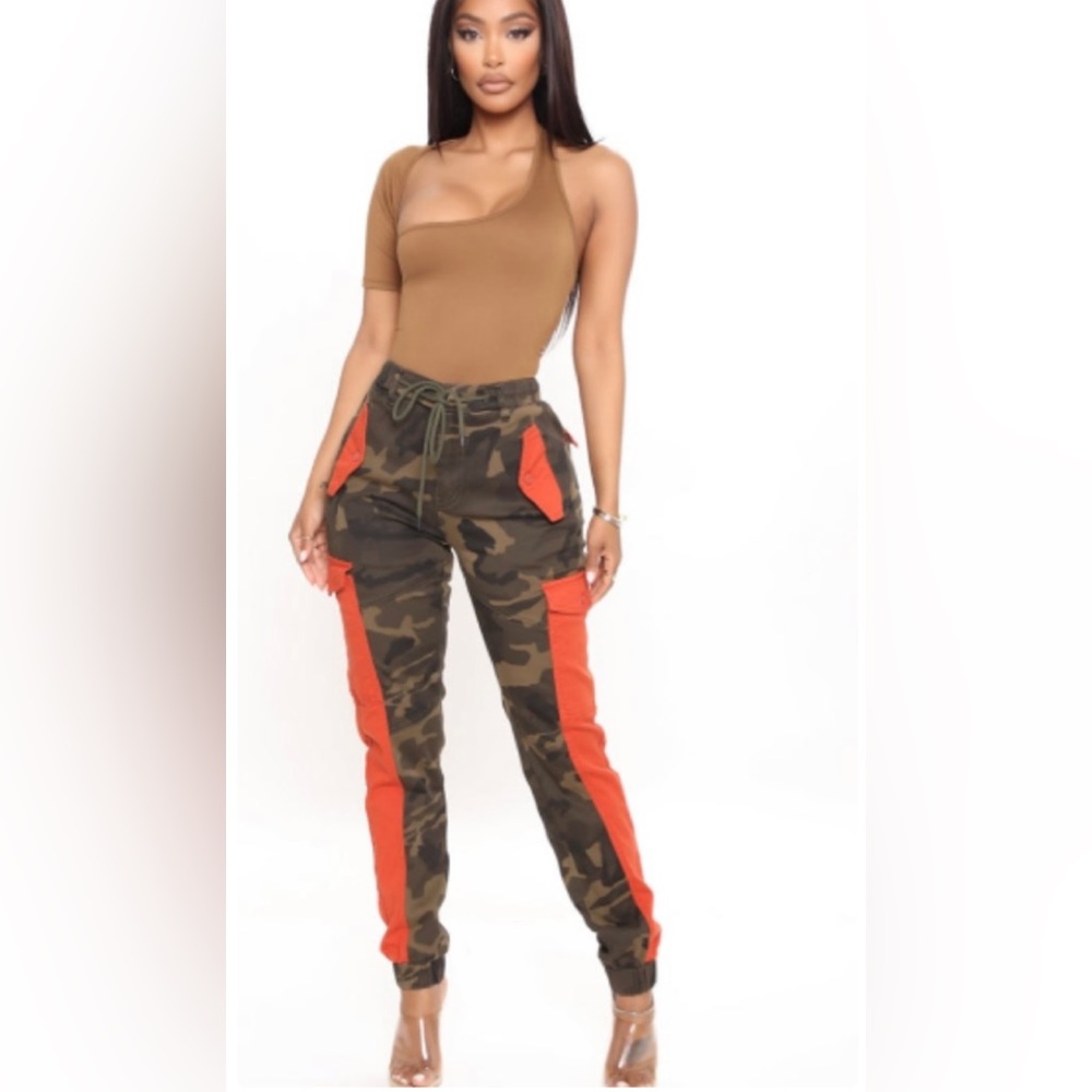 Fashion nova camo joggers, size small